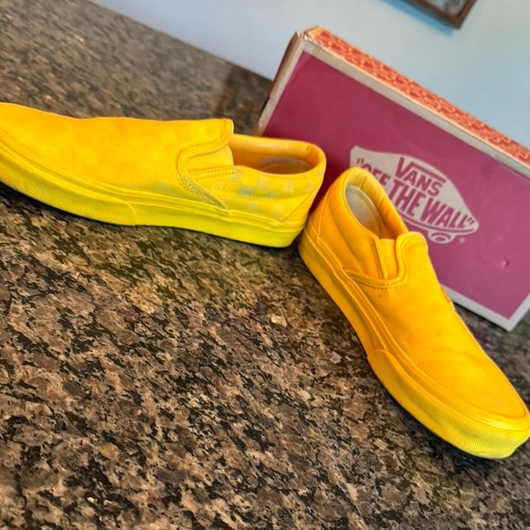 Vans unisex canvas classic Vibrant Yellow Slip-Ons sneakers EUC M7.5 W9 - Picture 7 of 16